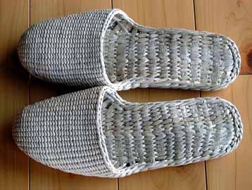 slippers01.jpg (59803 oCg)
